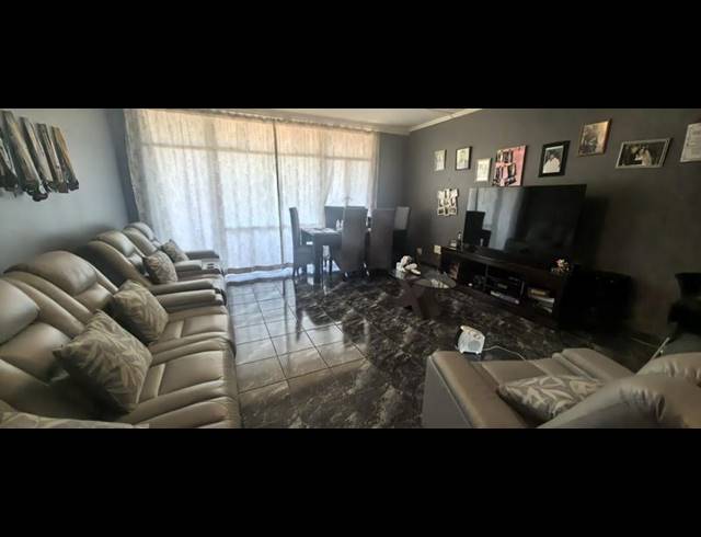 3 BEDROOM APARTMENT FOR SALE IN FLORIDA